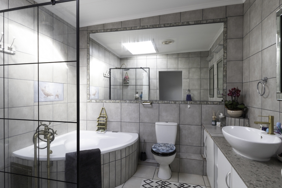 11 Bedroom Property for Sale in West Beach Eastern Cape